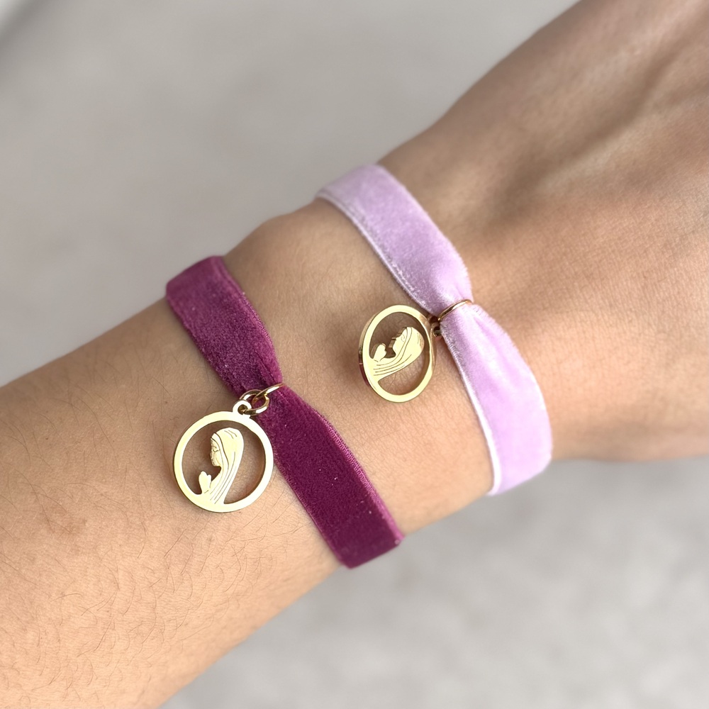 Pulsera terciopelo virgen niña simple