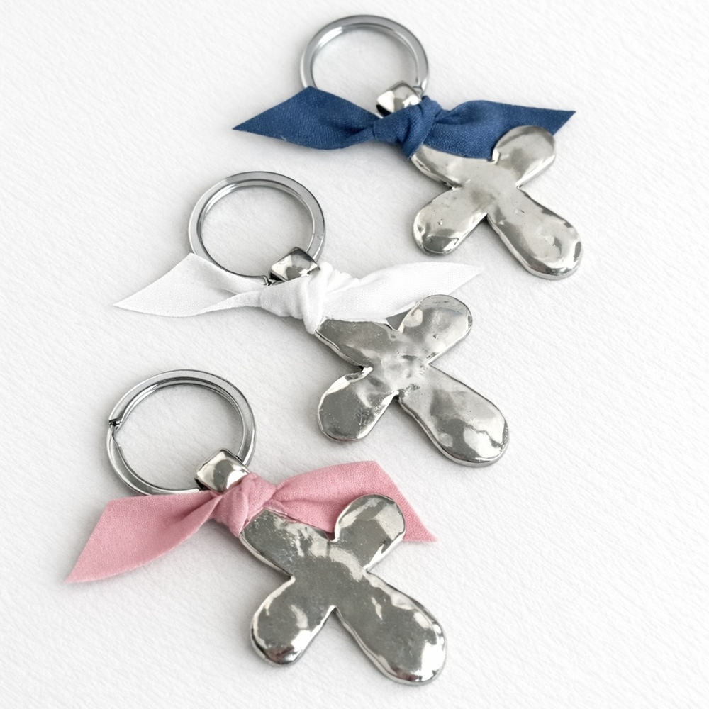 Llavero Cruz Metálica Lazo